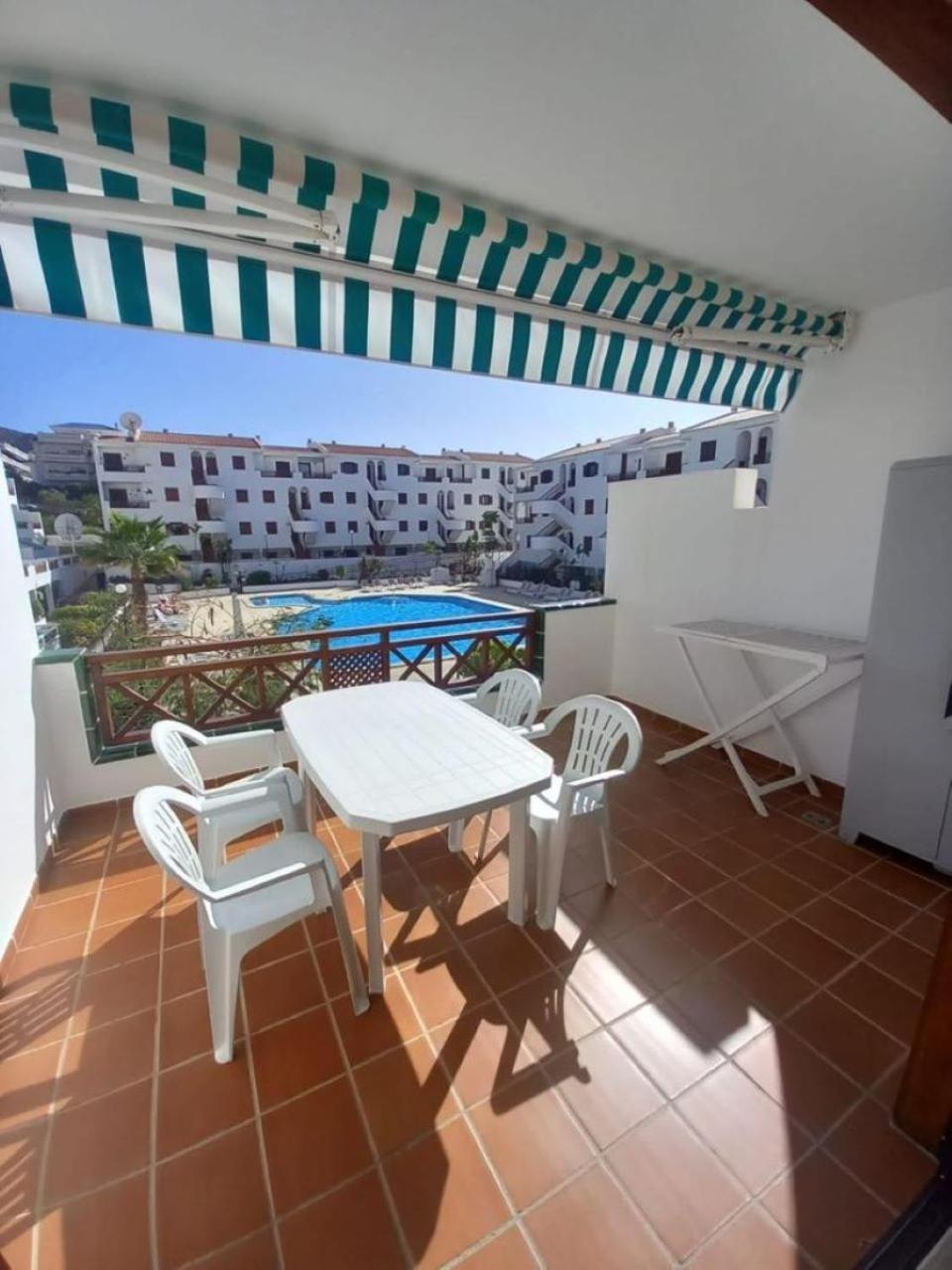Victoria Court 2 - Lovely Apartment 65 Лос Кристианос Экстерьер фото