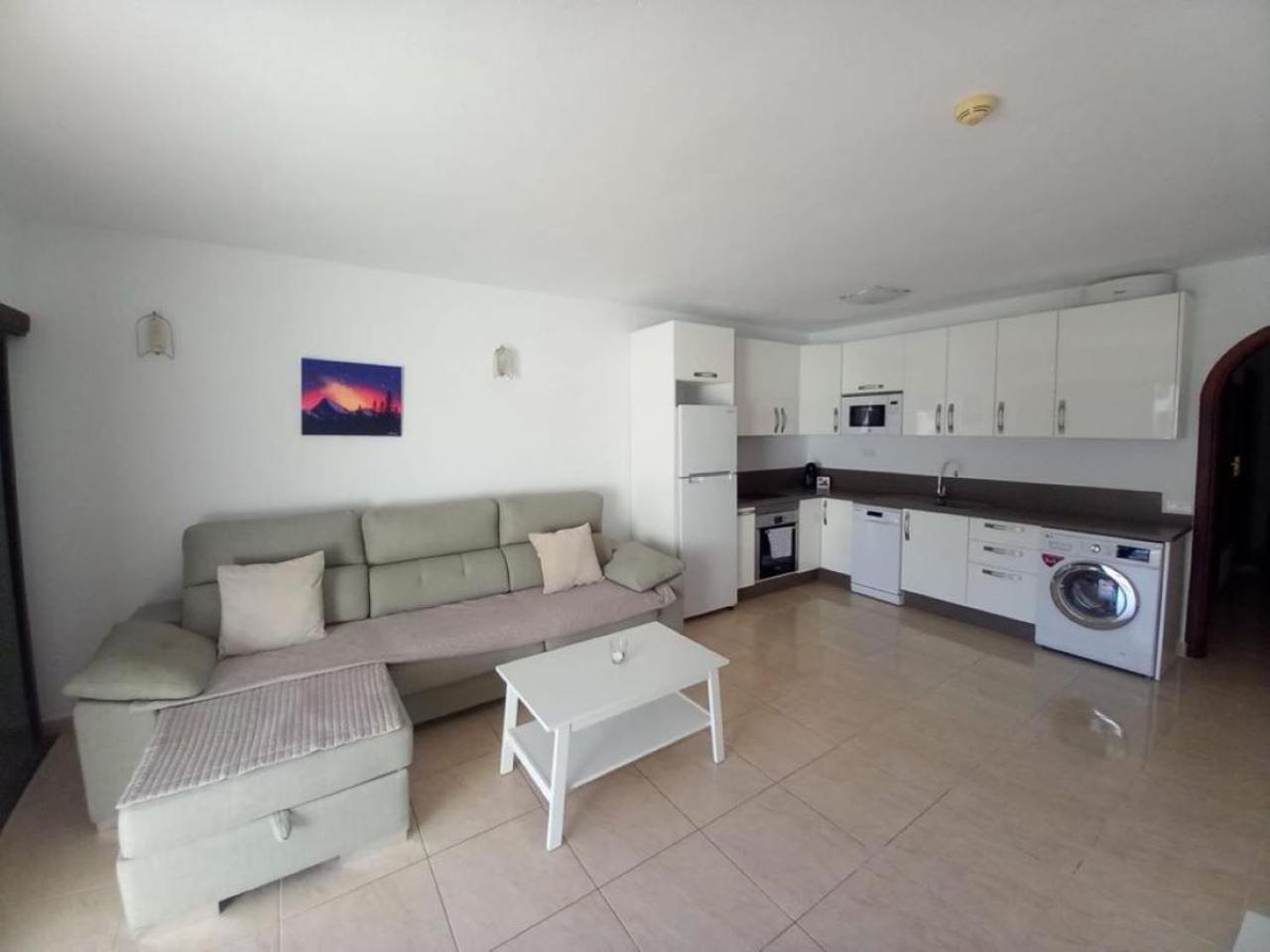 Victoria Court 2 - Lovely Apartment 65 Лос Кристианос Экстерьер фото